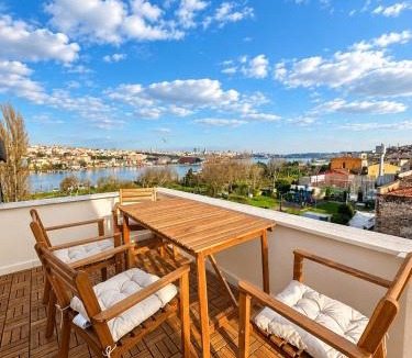 Istanbul City Center House | Timeless House Overlooking the Golden Horn with Sea - Nilorayn