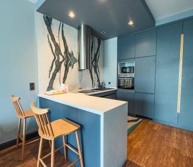 Taksim Apartment | Modern Central Apartment in Taksim w Pool, Gym, Balcony