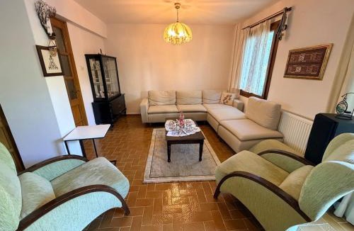 Iskele Mahallesi Villa | Duriye s House Cozy House with Garden in Urla
