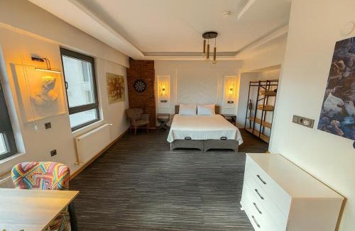 Tophane Apartment | GuestPort No 3 Luxury Suite with Balcony, 2 Bathrooms