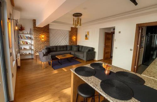 Tophane Apartment | GuestPort No 3 Luxury Suite with Balcony, 2 Bathrooms