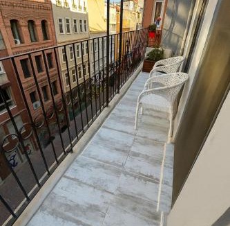 Tophane Apartment | GuestPort No 4 Luxury Suite, Galata Tower View, Balcony, 2 Bathrooms