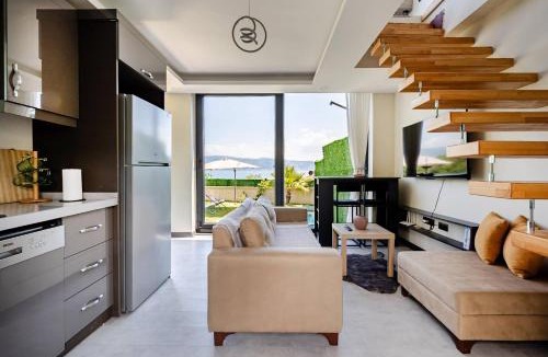 Dilovasi Villa | 4-Deluxe Villa with Heated Private Pool
