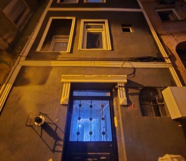 Taksim Hotel | White Lily