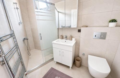 Arnavutkoy Apartment | 15 Minutes to the Airport Luxury Apartment
