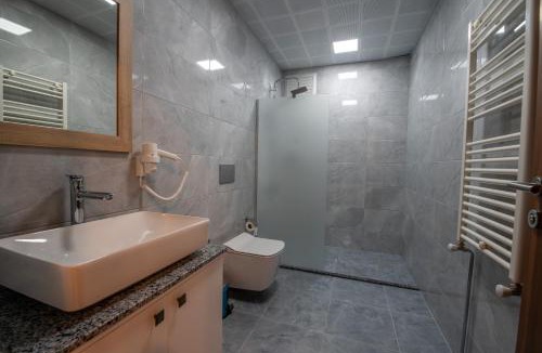 Caykara Hotel | Demirkapı Otel
