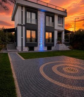 Edremit Villa | denize 550metre kazdağları ve deniz manzaralı 14 kişilik lüks villa