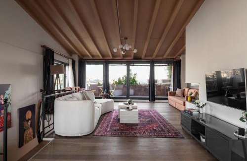 Balat Apartment | Iconic Sea View Duplex w Terrace in Balat