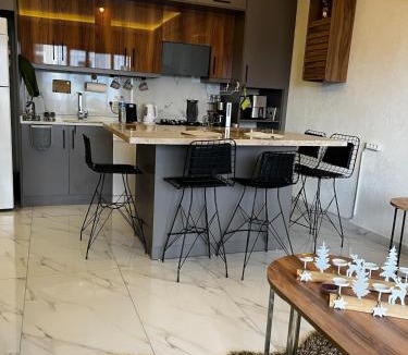 Seki Apartment | Alanya Mahmutlar Apartment with Swimming Pool - 6 min walk to beach