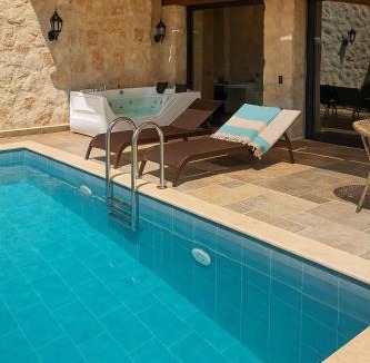 Sarıbelen Villa | Villa Gulenden Ozel Havuzlu Korunakli Mustakil Villa