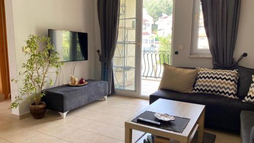 Hisaronu Apartment | Çam ormanı içinde havuzlu daire