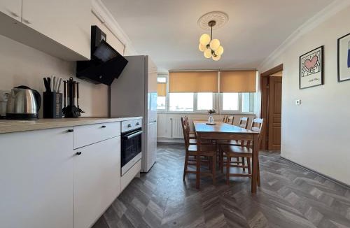 Iskenderpasa Apartment | Stunning 3BR 3Bathroom 3AC near Metro D6