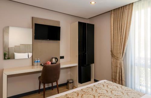 Arnavutkoy Hotel | Hilltown Airport Hotel & Restaurant