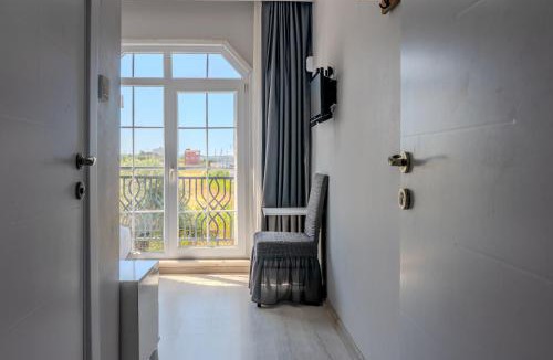 Arnavutkoy Hotel | İstanbul Airport Holiday Beach Hotel