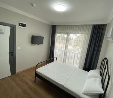 Ezine Hotel | GEYİKLİ ROSe OTEL