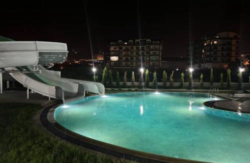 Kargicak Apartment | Salam Residence 2 - Ladies-Only Pool & Family Pools