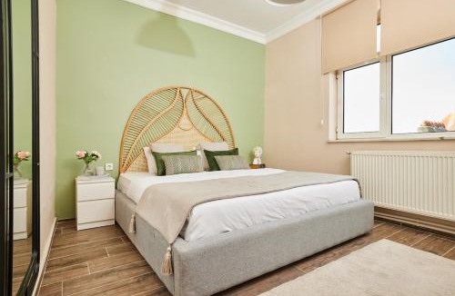Iskenderpasa Apartment | Stunning 3BR 3Bathroom 3AC near Metro D5