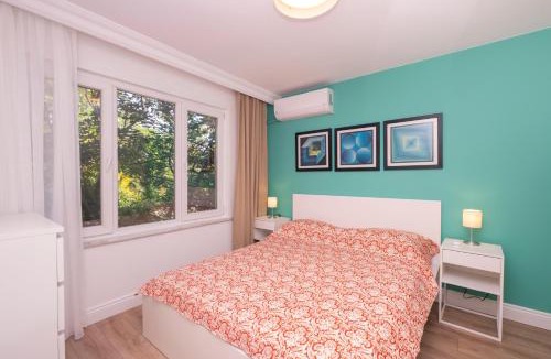 Kabatas Apartment | Bosphorus and Palace View Top Floor Apartment
