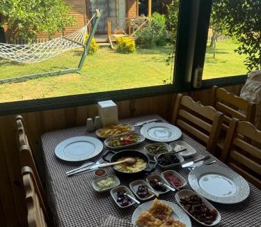 Demre Bed & Breakfast | EM-BA BUTİK BUNGALOV