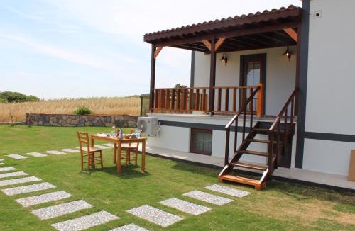 Bozcaada Hotel | Tinos Otel & Bağ Evi 12 Yaş Üstü