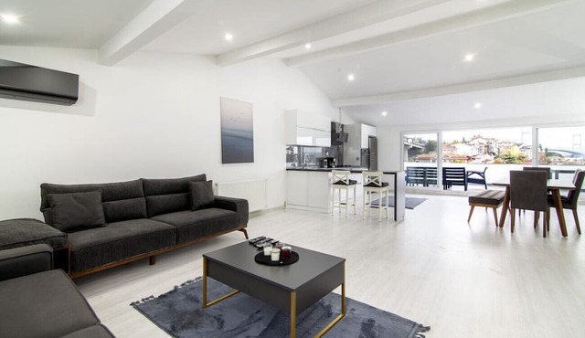 Bosphorus Terrace Flat 4 Min to Ortakoy Sq in Istanbul