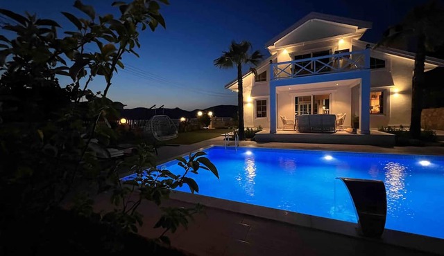 Lux villa with private pool in Foça
