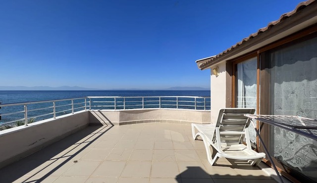 Villa Paralia - cozy triplex by the sea