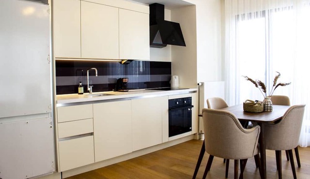 Modern and Cozy Apartment near Shopping Malls