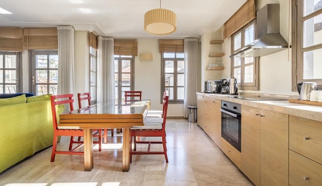 Glamorous Flat with Jacuzzi near Hadrian's Gate in Antalya