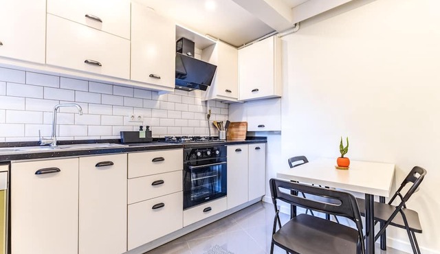 Elegant Flat Orchard Ave, 7 Min to Beach in Istanbul