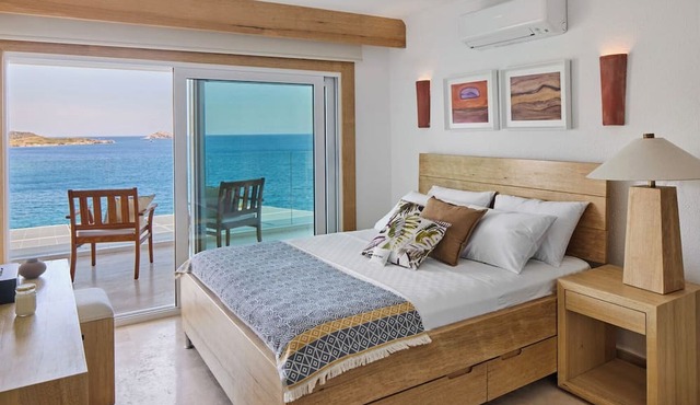 Mediterranean oceanfront Turkish villa. Private pool & private beach access. in Mugla
