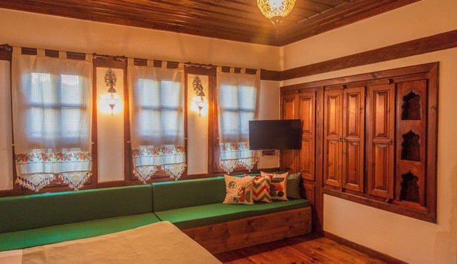 Saffronia 1900 Boutique Hotel