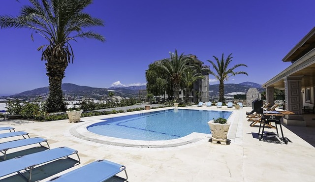 Villa w Sea View Terrace and Pool 5 min to Beach in Alanya