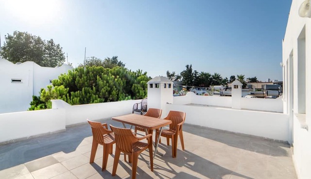 Charming Flat w Terrace 3 min to Beach in Bodrum