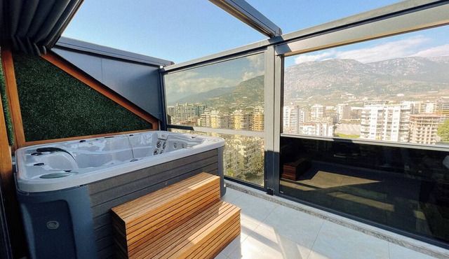 Luxus-Duplex Apartment, Whirlpool, Sea View, Bar, Bathrooms, Gym, private Beach in Alanya