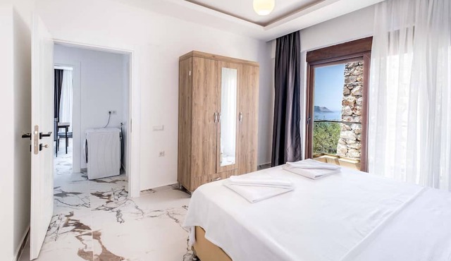 Golden Rose Suit Pension