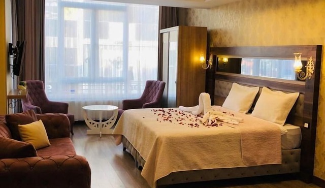 10 Numara Gold Suit Otel