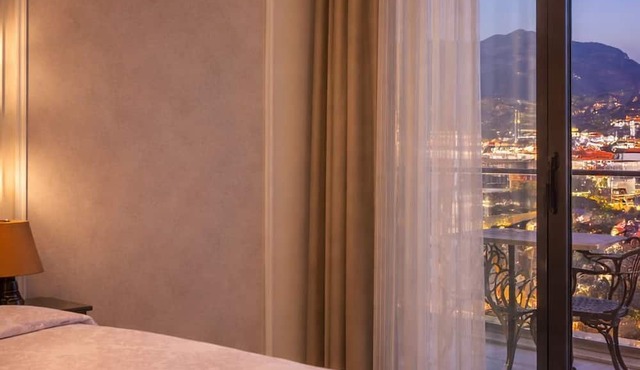 Lion Park Suites & Residence Hotel
