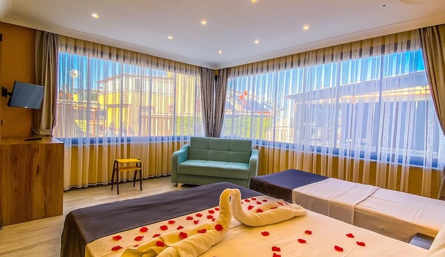 Roy Otel Akçay