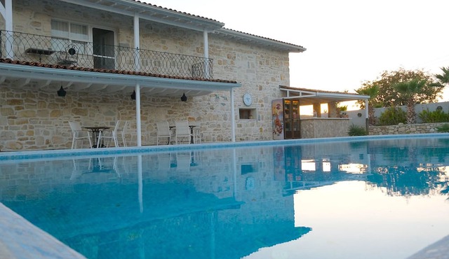 Otel Naturla Göl Evi