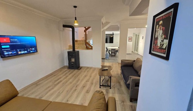 VILLA OLINDA 4 BED with huge garden
