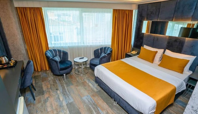 216 Silver Suite