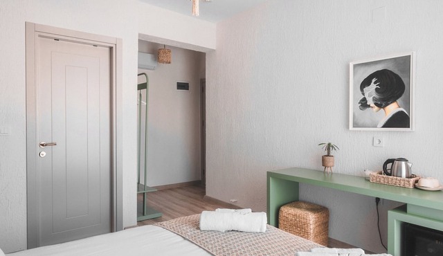 Pietra Social House