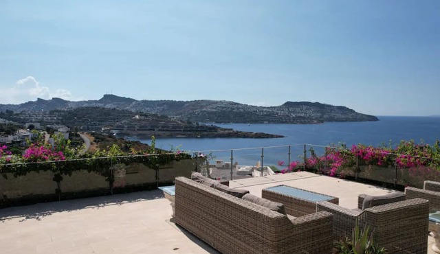 Villa w Sea View Terrace 5 min to Beach in Bodrum in Bodrum