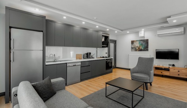 Modern Flat w Patio and Garden 5 min to Lara Beach