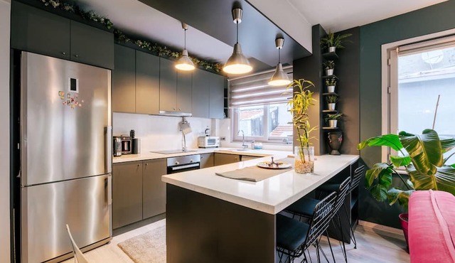 Vibrant Flat with Balcony 10 min to Besiktas Sq