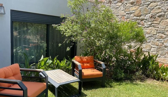 Studio in the hearth of Datca with a small garden and private entrance. in Mugla