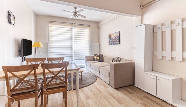 Convenient Flat with Balcony 7 min to Bull Statue in Istanbul