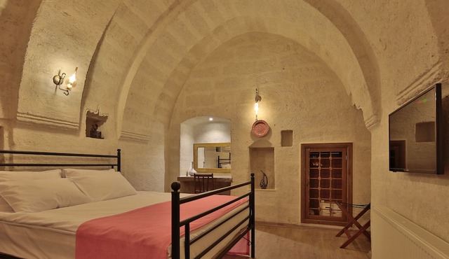 Jacob's Cave Suites