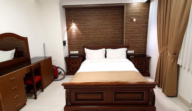 Taksim Cihangir Apt. Family & Friends 2BR: Sleeps 8, Central Location, Open Plan